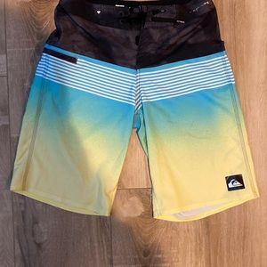Mens quicksilver board shorts 27 inch waist